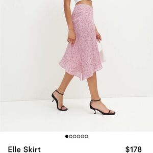 Brand new without tags Elle Reformation Skirt. Size 0. Light pink pattern